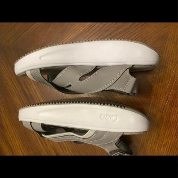 Curves for Women Cross Strap Toning Sandals 7 - Picture 5 of 10